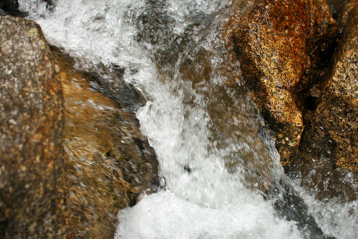 日本の名水百選 山梨県北杜市白州の尾白川（おじらがわ）渓谷へ水遊びに行ってきました。「もう寒くて泳げなかった…。」