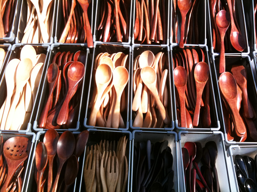 3月14日久しぶりに、七里ヶ浜フリーマーケットに行ってきました。〜漆塗りの木の食器〜