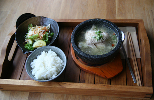 山の緑を眺めながら本格的な韓国料理が味わえる最高に気持ちがいい場所、藤野倶楽部「直子の台所」に行ってきました。