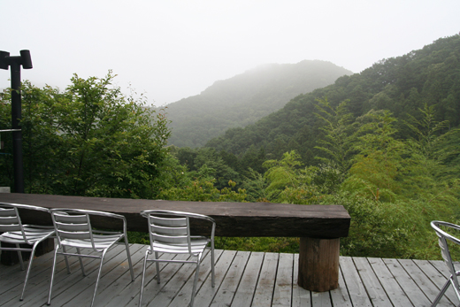山の緑を眺めながら本格的な韓国料理が味わえる最高に気持ちがいい場所、藤野倶楽部「直子の台所」に行ってきました。